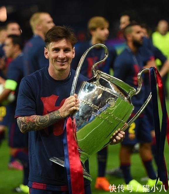 布莱顿球员三笘薰与日本战犯合影引发争议，俱乐部致歉未提菲律宾球迷，引发不满。