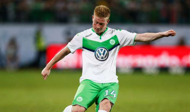 张琳艳赛后和凯莉交换球衣，后者直接把中国队球衣穿在身上